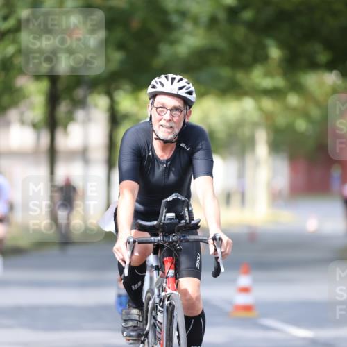 11.08.2024 - GEWOBA Citytriathlon Bremen H.Heesch http://msf.ph/oto/6801628 11.08.2024 12:02:07 Laufen  meine-sportfotos.de