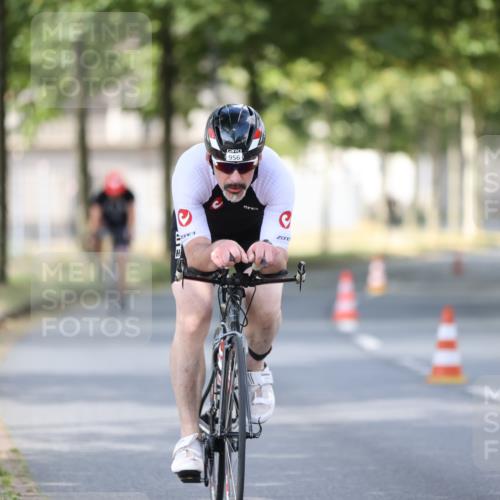 11.08.2024 - GEWOBA Citytriathlon Bremen H.Heesch http://msf.ph/oto/6801646 11.08.2024 12:02:09 Laufen  meine-sportfotos.de