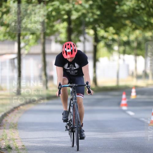 11.08.2024 - GEWOBA Citytriathlon Bremen H.Heesch http://msf.ph/oto/6801687 11.08.2024 12:02:12 Laufen  meine-sportfotos.de