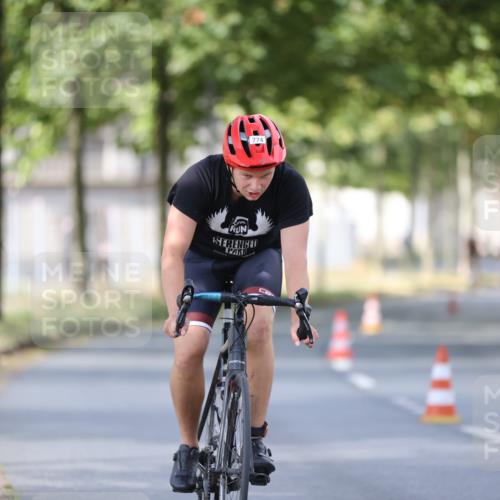 11.08.2024 - GEWOBA Citytriathlon Bremen H.Heesch http://msf.ph/oto/6801704 11.08.2024 12:02:12 Laufen  meine-sportfotos.de