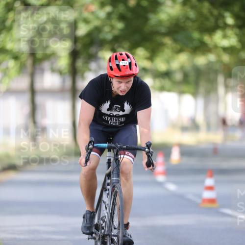 11.08.2024 - GEWOBA Citytriathlon Bremen H.Heesch http://msf.ph/oto/6801705 11.08.2024 12:02:13 Laufen  meine-sportfotos.de