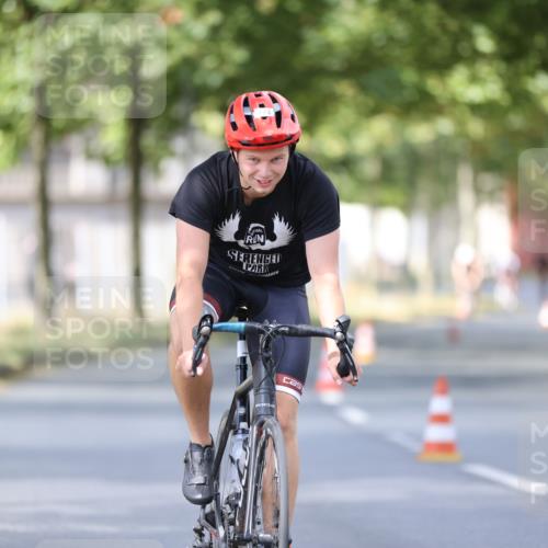 11.08.2024 - GEWOBA Citytriathlon Bremen H.Heesch http://msf.ph/oto/6801709 11.08.2024 12:02:13 Laufen  meine-sportfotos.de