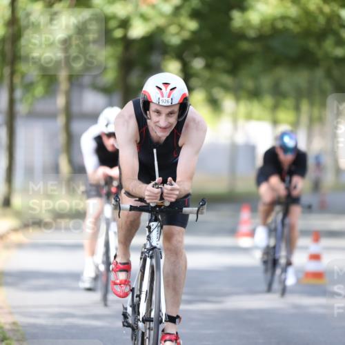 11.08.2024 - GEWOBA Citytriathlon Bremen H.Heesch http://msf.ph/oto/6801729 11.08.2024 12:02:22 Laufen  meine-sportfotos.de