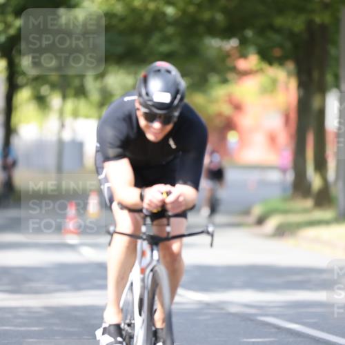 11.08.2024 - GEWOBA Citytriathlon Bremen H.Heesch http://msf.ph/oto/6801769 11.08.2024 12:02:25 Laufen  meine-sportfotos.de