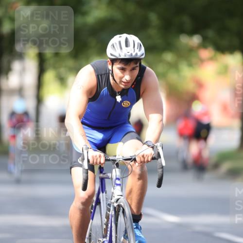11.08.2024 - GEWOBA Citytriathlon Bremen H.Heesch http://msf.ph/oto/6801813 11.08.2024 12:02:33 Laufen  meine-sportfotos.de