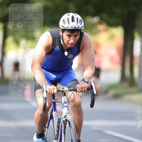 11.08.2024 - GEWOBA Citytriathlon Bremen H.Heesch http://msf.ph/oto/6801817 11.08.2024 12:02:33 Laufen  meine-sportfotos.de