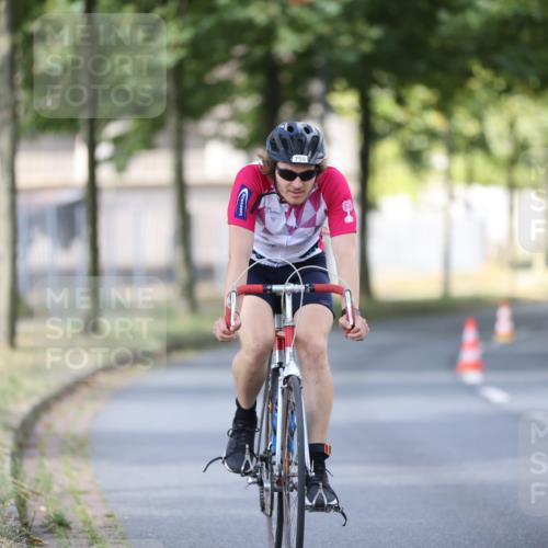 11.08.2024 - GEWOBA Citytriathlon Bremen H.Heesch http://msf.ph/oto/6801839 11.08.2024 12:02:37 Laufen  meine-sportfotos.de
