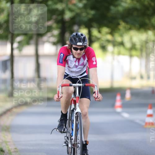 11.08.2024 - GEWOBA Citytriathlon Bremen H.Heesch http://msf.ph/oto/6801845 11.08.2024 12:02:37 Laufen  meine-sportfotos.de