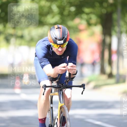 11.08.2024 - GEWOBA Citytriathlon Bremen H.Heesch http://msf.ph/oto/6801972 11.08.2024 12:02:59 Laufen  meine-sportfotos.de
