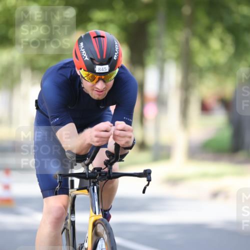 11.08.2024 - GEWOBA Citytriathlon Bremen H.Heesch http://msf.ph/oto/6801978 11.08.2024 12:02:59 Laufen  meine-sportfotos.de