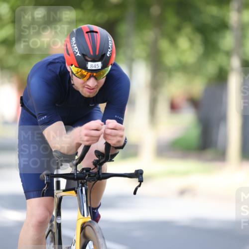11.08.2024 - GEWOBA Citytriathlon Bremen H.Heesch http://msf.ph/oto/6801980 11.08.2024 12:03:00 Laufen  meine-sportfotos.de