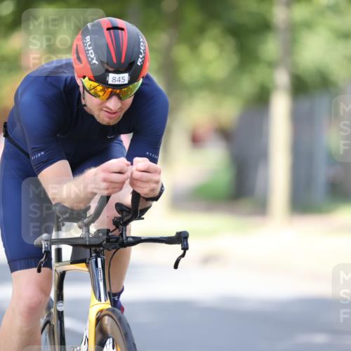 11.08.2024 - GEWOBA Citytriathlon Bremen H.Heesch http://msf.ph/oto/6801982 11.08.2024 12:03:00 Laufen  meine-sportfotos.de