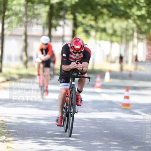 11.08.2024 - GEWOBA Citytriathlon Bremen H.Heesch http://msf.ph/oto/6802067 11.08.2024 12:03:16 Laufen  meine-sportfotos.de
