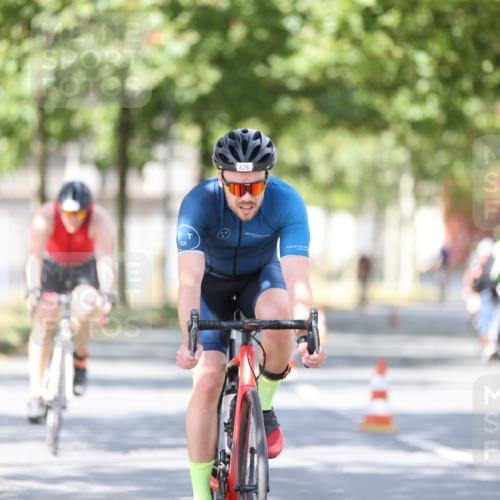 11.08.2024 - GEWOBA Citytriathlon Bremen H.Heesch http://msf.ph/oto/6802205 11.08.2024 12:03:24 Laufen  meine-sportfotos.de