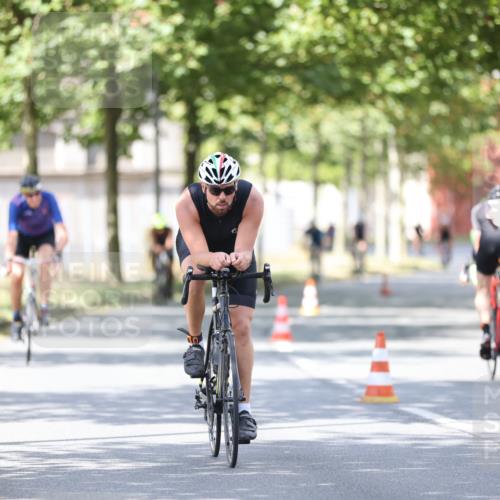 11.08.2024 - GEWOBA Citytriathlon Bremen H.Heesch http://msf.ph/oto/6802259 11.08.2024 12:03:32 Laufen  meine-sportfotos.de