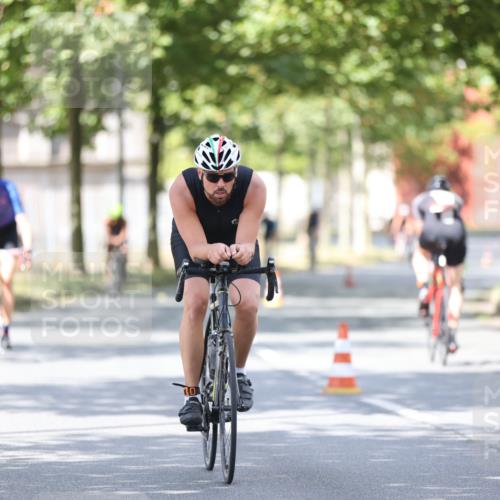 11.08.2024 - GEWOBA Citytriathlon Bremen H.Heesch http://msf.ph/oto/6802267 11.08.2024 12:03:32 Laufen  meine-sportfotos.de
