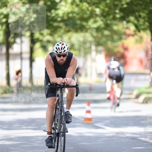 11.08.2024 - GEWOBA Citytriathlon Bremen H.Heesch http://msf.ph/oto/6802273 11.08.2024 12:03:32 Laufen  meine-sportfotos.de