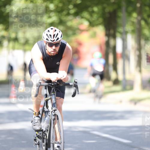 11.08.2024 - GEWOBA Citytriathlon Bremen H.Heesch http://msf.ph/oto/6802289 11.08.2024 12:03:33 Laufen  meine-sportfotos.de