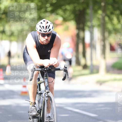 11.08.2024 - GEWOBA Citytriathlon Bremen H.Heesch http://msf.ph/oto/6802293 11.08.2024 12:03:33 Laufen  meine-sportfotos.de