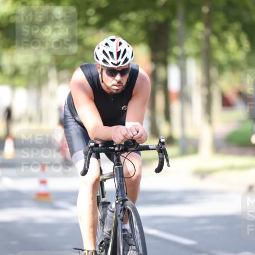 11.08.2024 - GEWOBA Citytriathlon Bremen H.Heesch http://msf.ph/oto/6802297 11.08.2024 12:03:33 Laufen  meine-sportfotos.de