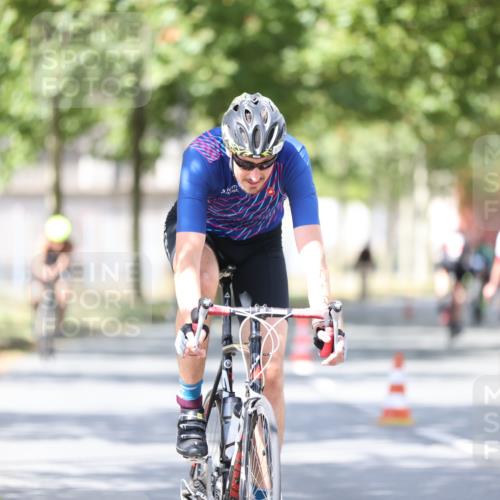 11.08.2024 - GEWOBA Citytriathlon Bremen H.Heesch http://msf.ph/oto/6802304 11.08.2024 12:03:35 Laufen  meine-sportfotos.de