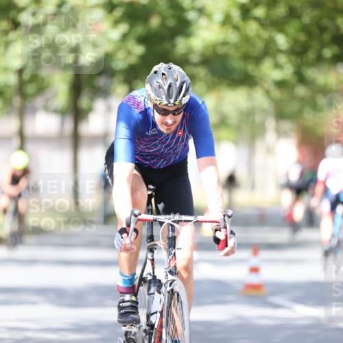 11.08.2024 - GEWOBA Citytriathlon Bremen H.Heesch http://msf.ph/oto/6802306 11.08.2024 12:03:35 Laufen  meine-sportfotos.de