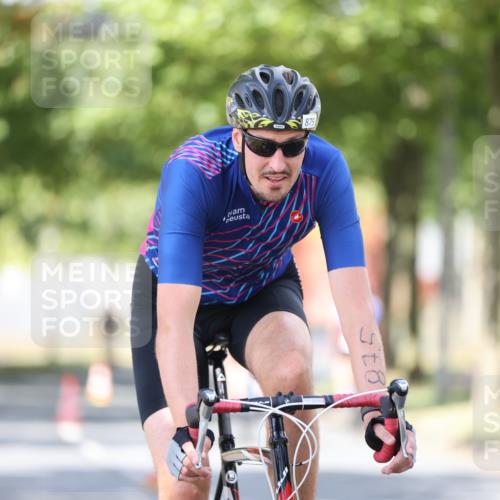 11.08.2024 - GEWOBA Citytriathlon Bremen H.Heesch http://msf.ph/oto/6802322 11.08.2024 12:03:35 Laufen  meine-sportfotos.de