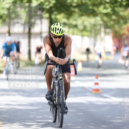 11.08.2024 - GEWOBA Citytriathlon Bremen H.Heesch http://msf.ph/oto/6802341 11.08.2024 12:03:38 Laufen  meine-sportfotos.de