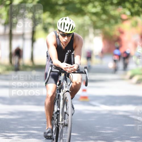 11.08.2024 - GEWOBA Citytriathlon Bremen H.Heesch http://msf.ph/oto/6802351 11.08.2024 12:03:38 Laufen  meine-sportfotos.de