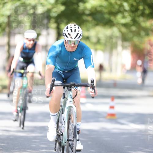 11.08.2024 - GEWOBA Citytriathlon Bremen H.Heesch http://msf.ph/oto/6802376 11.08.2024 12:03:40 Laufen  meine-sportfotos.de