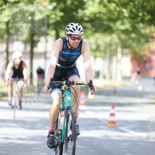 11.08.2024 - GEWOBA Citytriathlon Bremen H.Heesch http://msf.ph/oto/6802384 11.08.2024 12:03:41 Laufen  meine-sportfotos.de