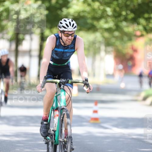 11.08.2024 - GEWOBA Citytriathlon Bremen H.Heesch http://msf.ph/oto/6802387 11.08.2024 12:03:41 Laufen  meine-sportfotos.de