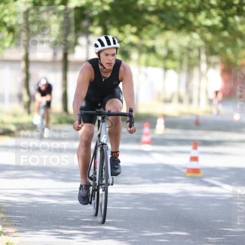 11.08.2024 - GEWOBA Citytriathlon Bremen H.Heesch http://msf.ph/oto/6802399 11.08.2024 12:03:42 Laufen  meine-sportfotos.de