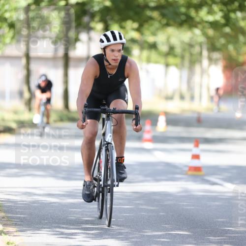 11.08.2024 - GEWOBA Citytriathlon Bremen H.Heesch http://msf.ph/oto/6802401 11.08.2024 12:03:42 Laufen  meine-sportfotos.de