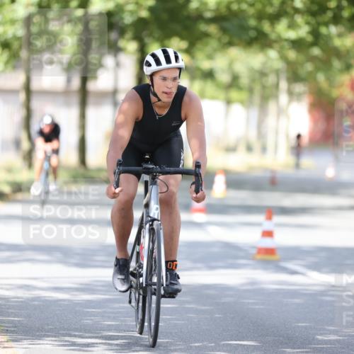 11.08.2024 - GEWOBA Citytriathlon Bremen H.Heesch http://msf.ph/oto/6802406 11.08.2024 12:03:43 Laufen  meine-sportfotos.de