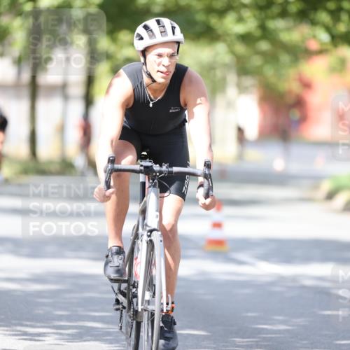 11.08.2024 - GEWOBA Citytriathlon Bremen H.Heesch http://msf.ph/oto/6802418 11.08.2024 12:03:43 Laufen  meine-sportfotos.de
