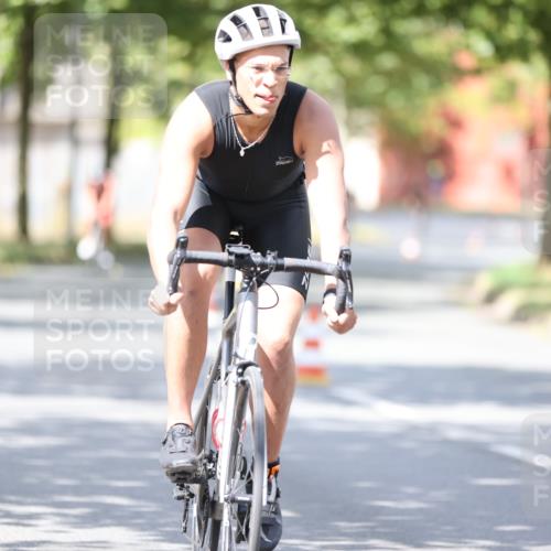 11.08.2024 - GEWOBA Citytriathlon Bremen H.Heesch http://msf.ph/oto/6802421 11.08.2024 12:03:43 Laufen  meine-sportfotos.de