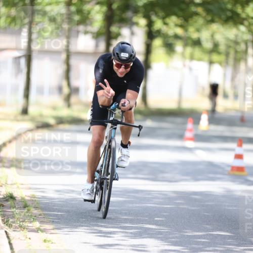 11.08.2024 - GEWOBA Citytriathlon Bremen H.Heesch http://msf.ph/oto/6802433 11.08.2024 12:03:45 Laufen  meine-sportfotos.de