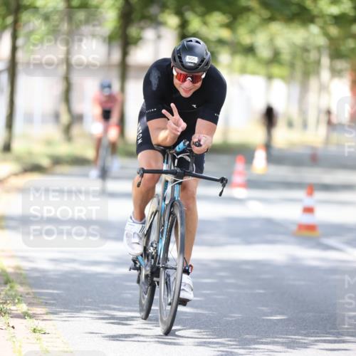 11.08.2024 - GEWOBA Citytriathlon Bremen H.Heesch http://msf.ph/oto/6802444 11.08.2024 12:03:45 Laufen  meine-sportfotos.de