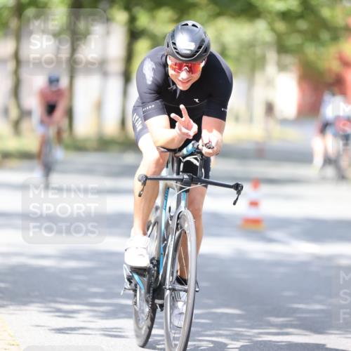 11.08.2024 - GEWOBA Citytriathlon Bremen H.Heesch http://msf.ph/oto/6802451 11.08.2024 12:03:45 Laufen  meine-sportfotos.de