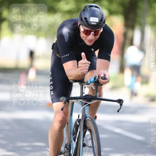 11.08.2024 - GEWOBA Citytriathlon Bremen H.Heesch http://msf.ph/oto/6802463 11.08.2024 12:03:46 Laufen  meine-sportfotos.de
