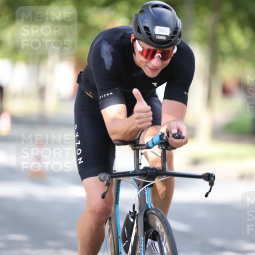 11.08.2024 - GEWOBA Citytriathlon Bremen H.Heesch http://msf.ph/oto/6802467 11.08.2024 12:03:46 Laufen  meine-sportfotos.de