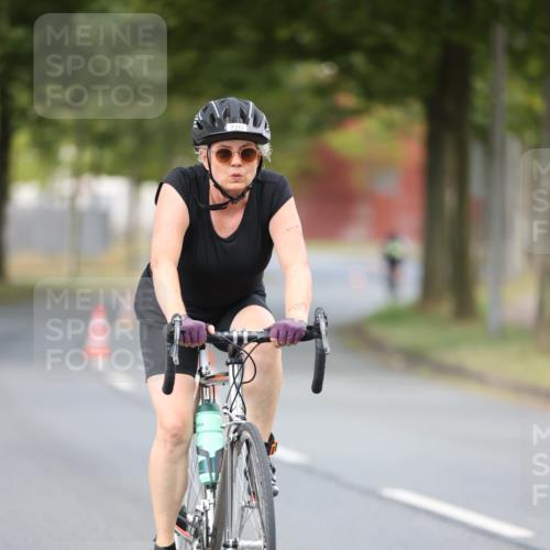 11.08.2024 - GEWOBA Citytriathlon Bremen H.Heesch http://msf.ph/oto/6802473 11.08.2024 13:49:06 Radfahren 720 meine-sportfotos.de