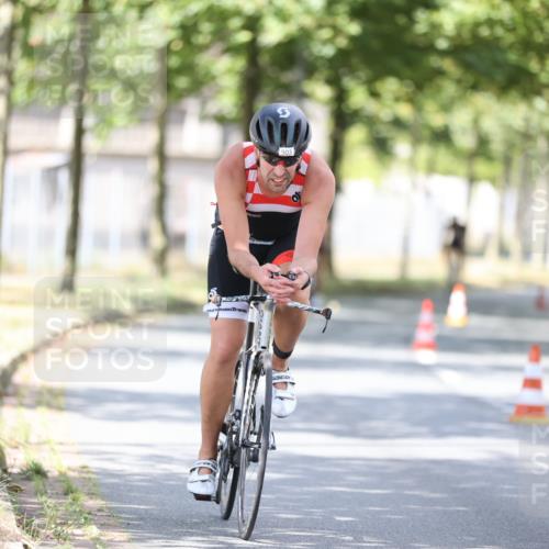 11.08.2024 - GEWOBA Citytriathlon Bremen H.Heesch http://msf.ph/oto/6802477 11.08.2024 12:03:48 Laufen  meine-sportfotos.de