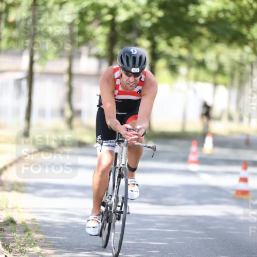 11.08.2024 - GEWOBA Citytriathlon Bremen H.Heesch http://msf.ph/oto/6802479 11.08.2024 12:03:48 Laufen  meine-sportfotos.de