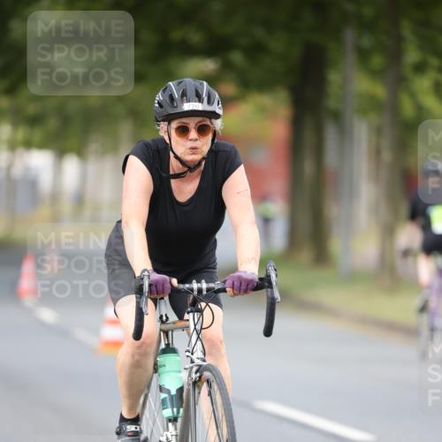 11.08.2024 - GEWOBA Citytriathlon Bremen H.Heesch http://msf.ph/oto/6802480 11.08.2024 13:49:06 Radfahren 720 meine-sportfotos.de
