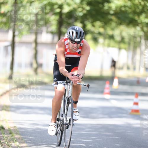 11.08.2024 - GEWOBA Citytriathlon Bremen H.Heesch http://msf.ph/oto/6802481 11.08.2024 12:03:48 Laufen  meine-sportfotos.de