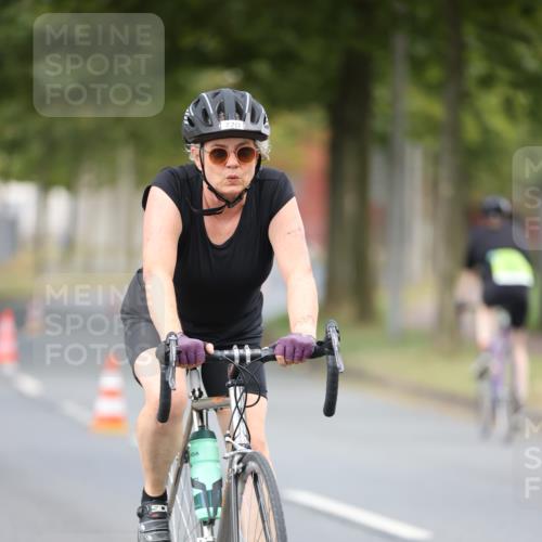 11.08.2024 - GEWOBA Citytriathlon Bremen H.Heesch http://msf.ph/oto/6802482 11.08.2024 13:49:06 Radfahren 720 meine-sportfotos.de