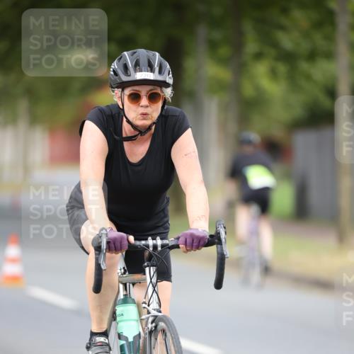 11.08.2024 - GEWOBA Citytriathlon Bremen H.Heesch http://msf.ph/oto/6802488 11.08.2024 13:49:06 Radfahren 720 meine-sportfotos.de