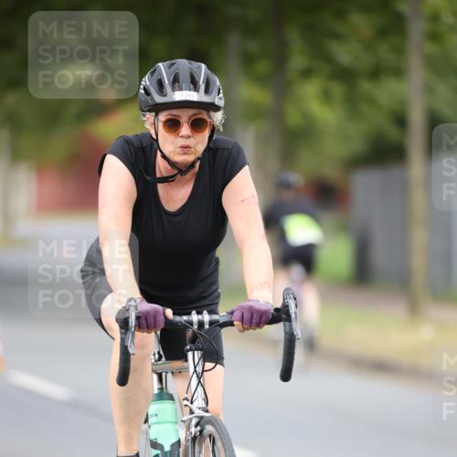 11.08.2024 - GEWOBA Citytriathlon Bremen H.Heesch http://msf.ph/oto/6802490 11.08.2024 13:49:06 Radfahren 720 meine-sportfotos.de